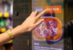 Supermercado Aldi Promociona el primer robot expendedor de pizzas