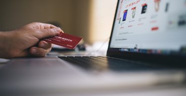 Estudio de Yahooo Finance evalúa plataformas clave del mercado SaaS ecommerce