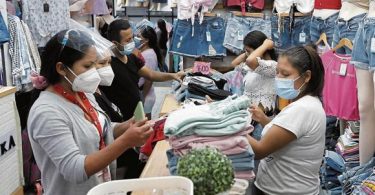 Comerciantes de Gamarra liquidan prendas para recuperar inversión