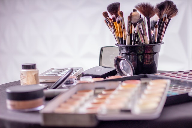 marca de maquillajes caras